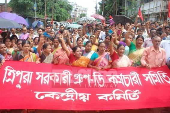 Agitated Group D employees raise voice against the negligence of the state government, staged rally